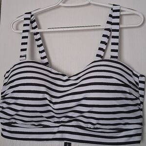 NWT Black and White Striped Plus Size Swimsuit Bikini Top Sz 22W
